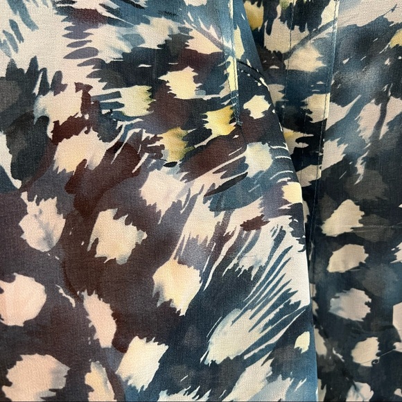 CAbi Avery feather print button down tunic - Picture 5 of 11